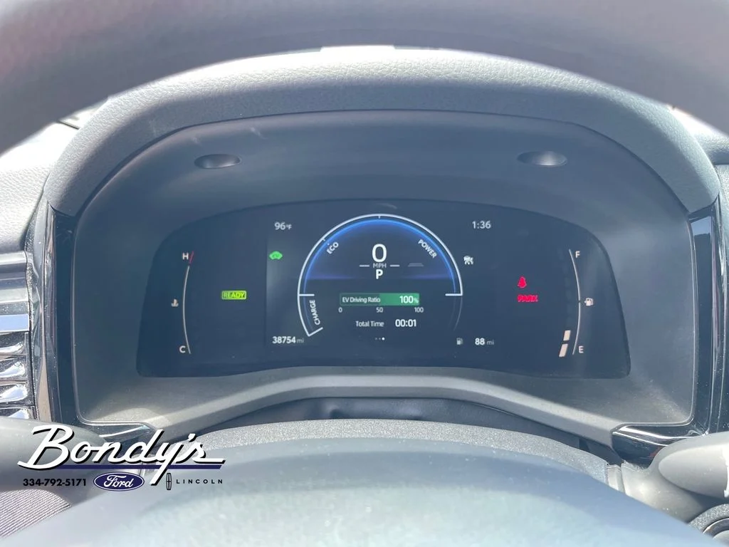 2025 Toyota Camry LE - Photo 4