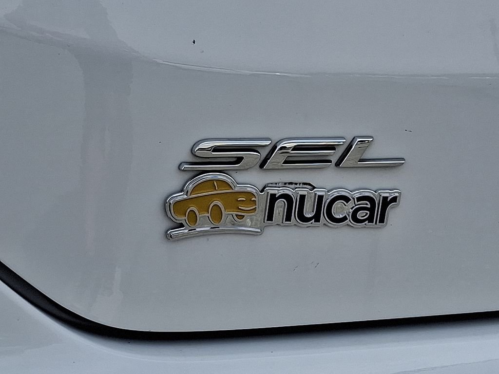 Used 2022  Ford SEL image 30