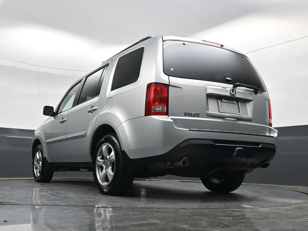 Used 2012 Polished Metal Metallic Honda EX-L image 28