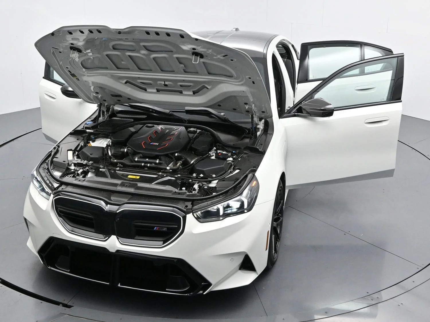 Used 2025 Alpine White BMW Sedan image 49