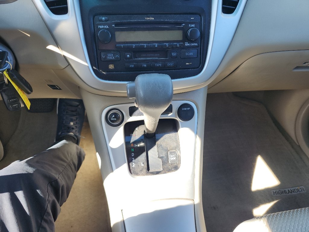Used 2005  Toyota  image 23