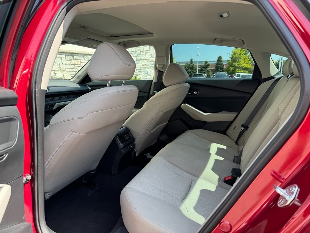 2025 Honda Accord SE - Photo 15