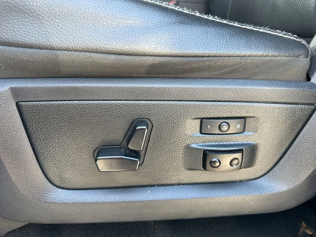 Used 2014 Red Ram Laramie image 28