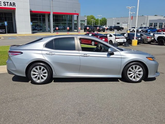 Used 2018 Silver Toyota LE image 13