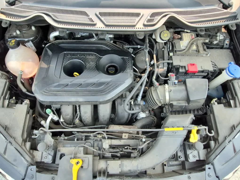 Used 2020 Shadow Black Ford SE image 19