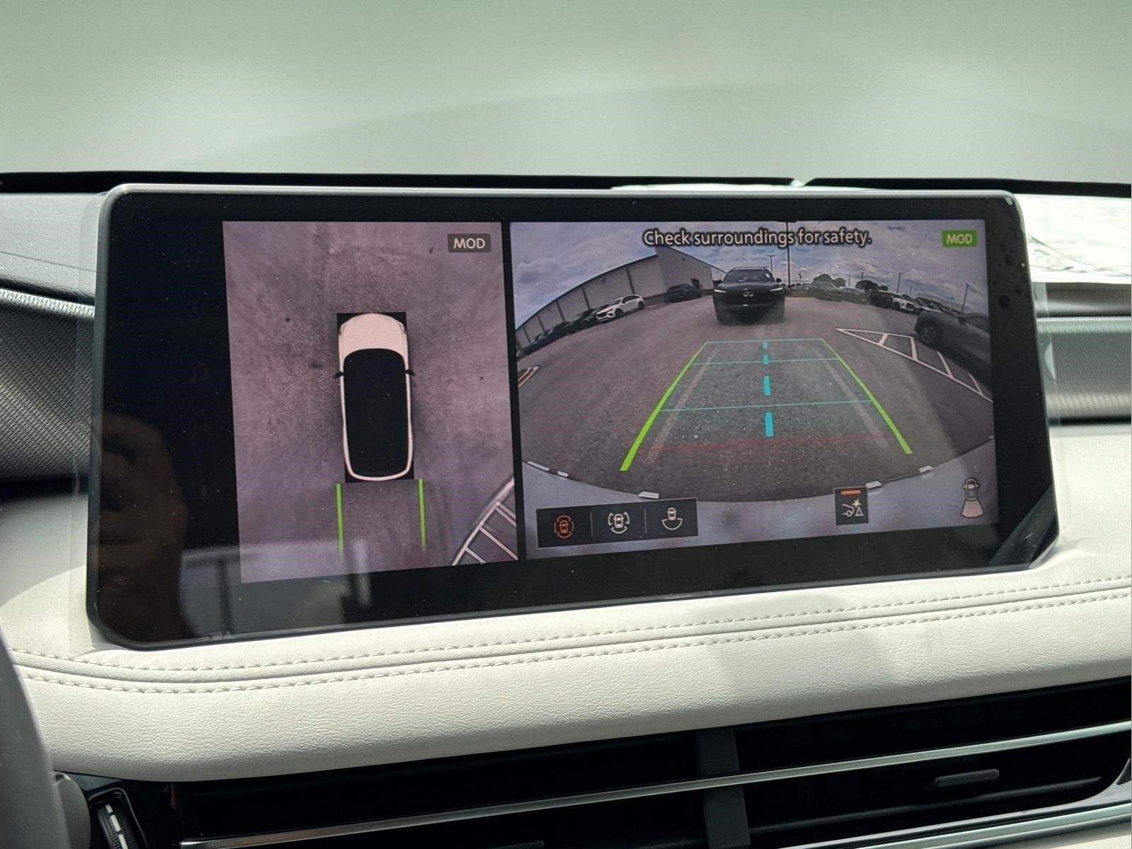 New 2027 RADIANT WHITE INFINITI Luxe AWD image 29