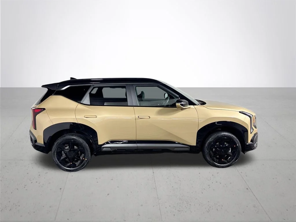 New 2027 Terrain Brown / Black Roof Kia X-Line image 5
