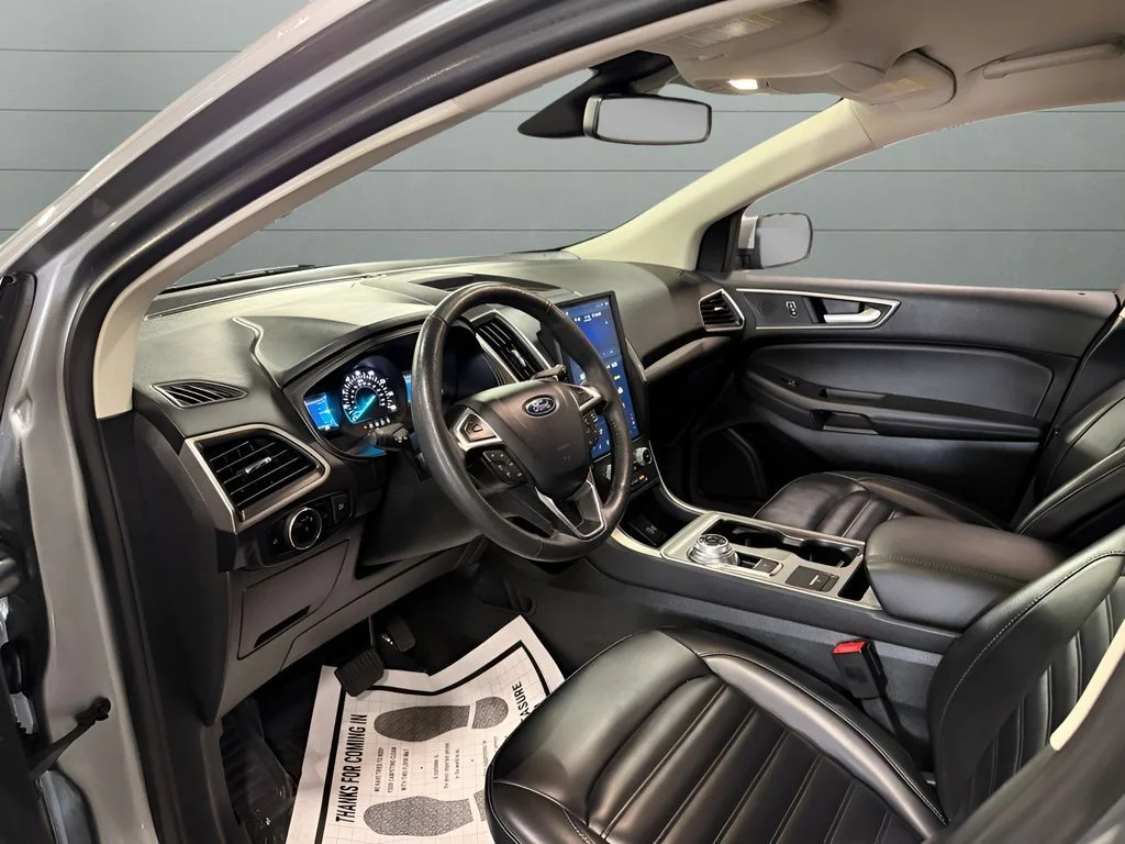 Used 2024 Silver Ford SEL image 19