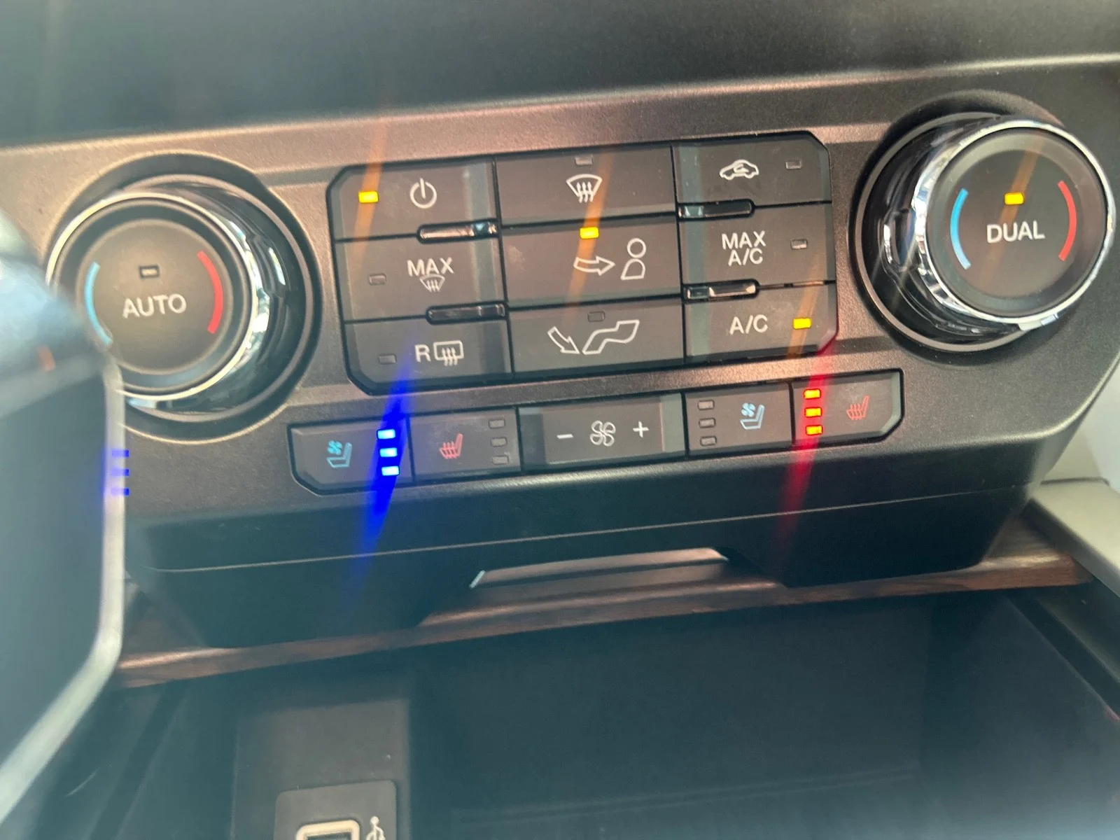 2019 Ford F-150 Lariat - Photo 19