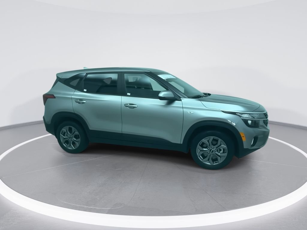 Used 2023 Silver Kia SX image 2