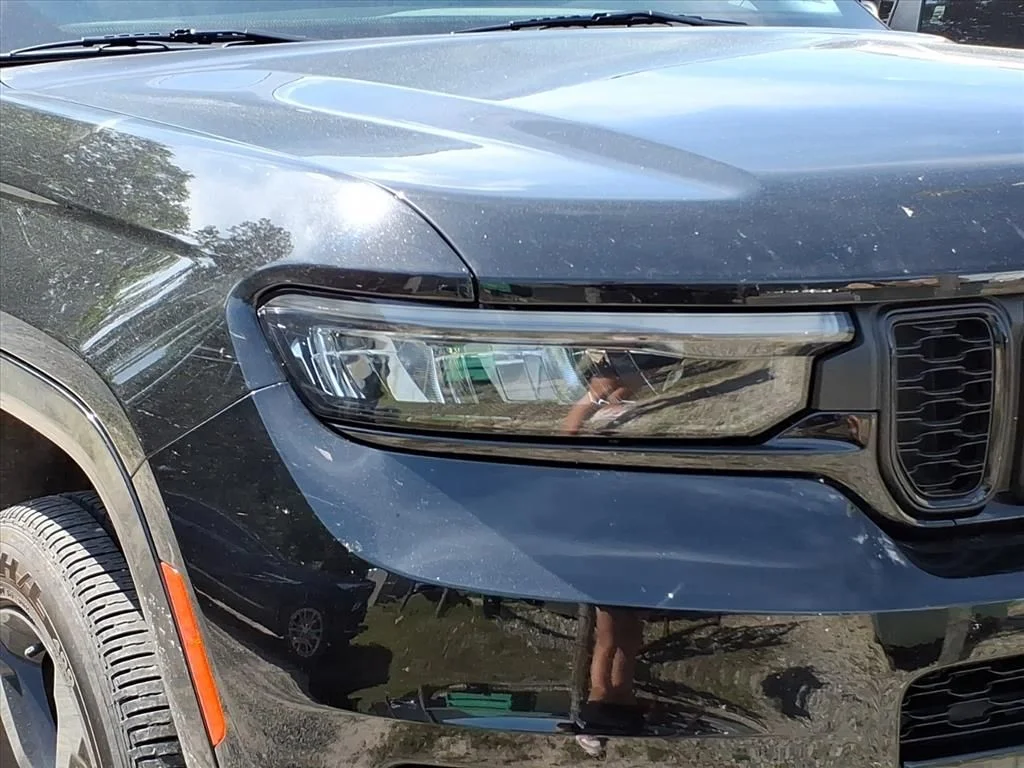 Used 2025 Black Jeep Altitude X image 2