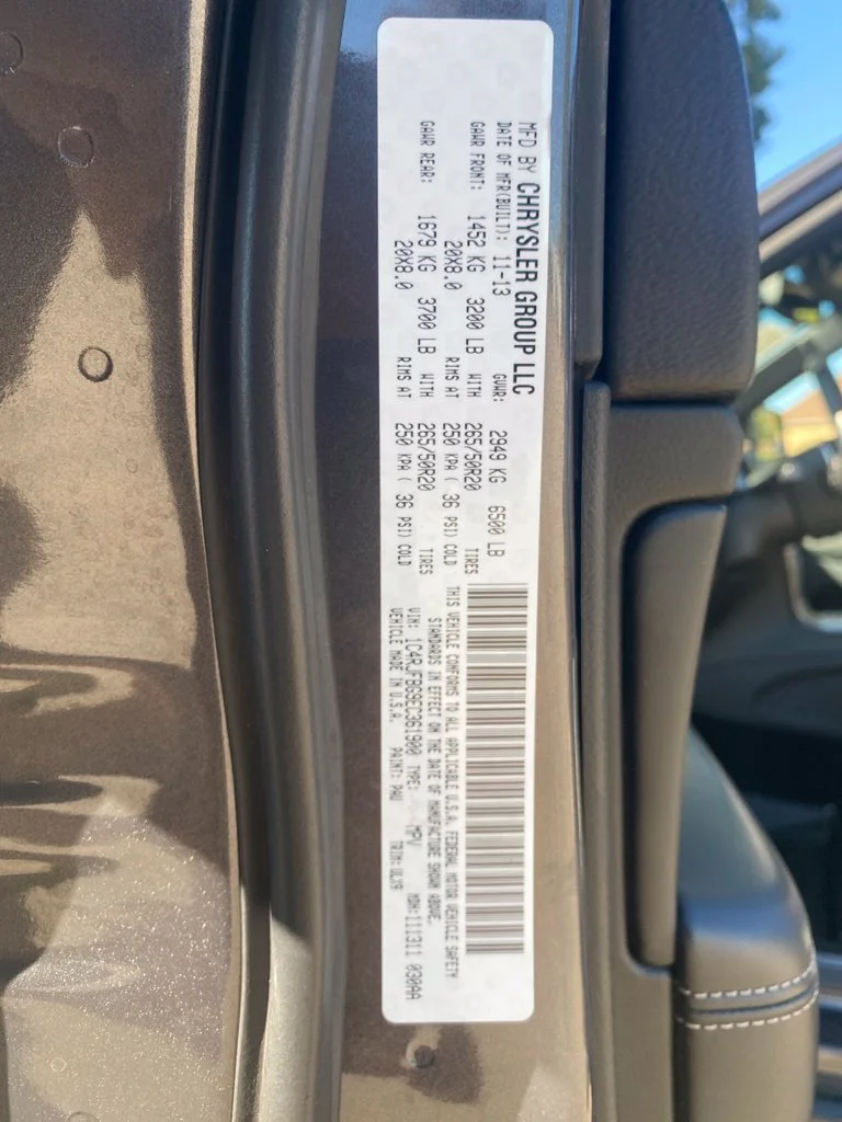 Used 2014  Jeep Limited image 33