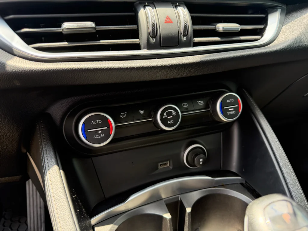 Used 2018 Alfa White Alfa Romeo Base image 18