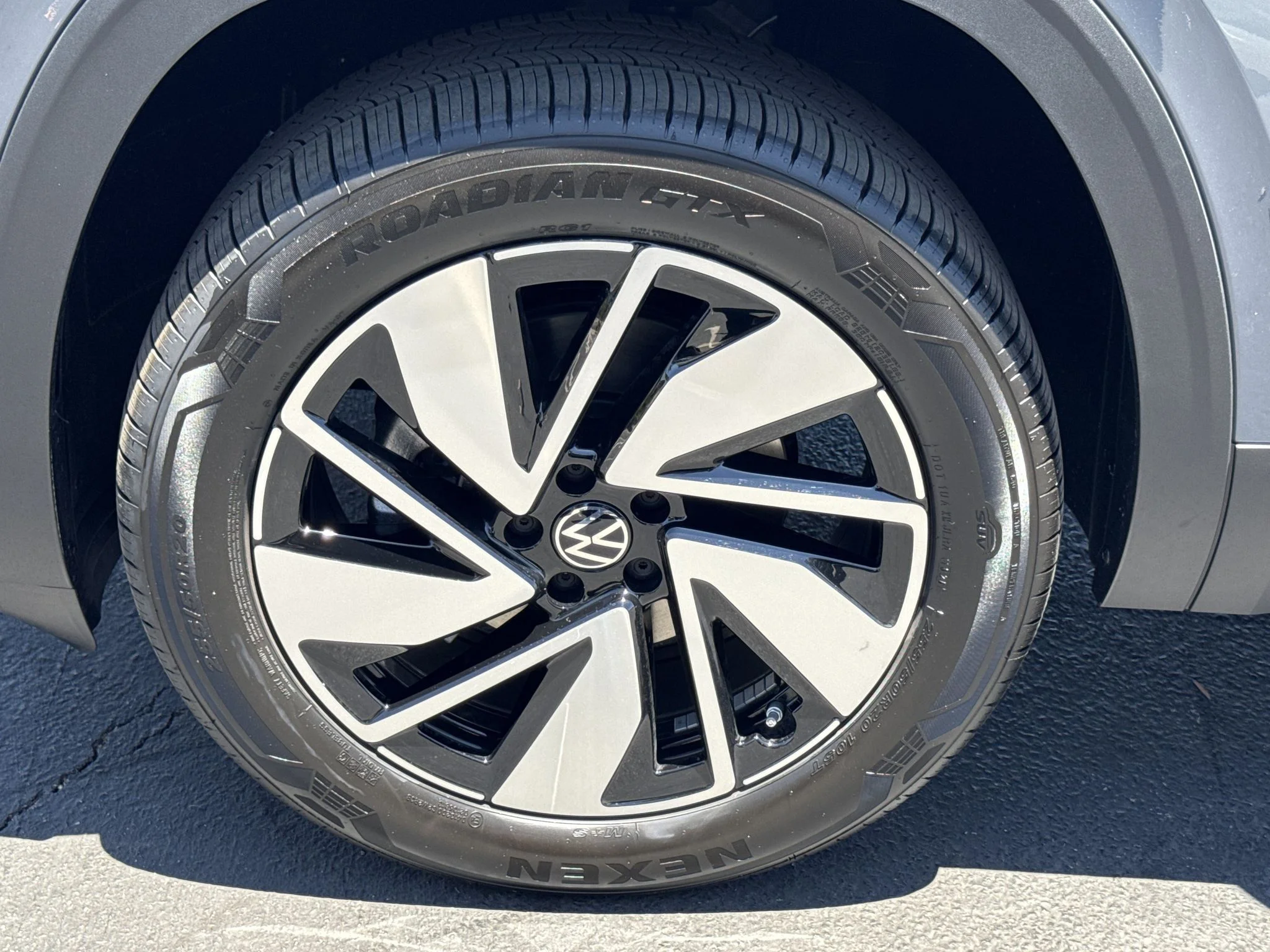 New 2026 Pure Gray Volkswagen 2.0T SE w/Technology image 18