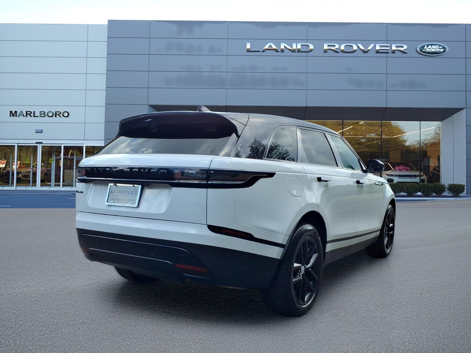 Certified Used 2026 Fuji White 1aa Land Rover S image 2