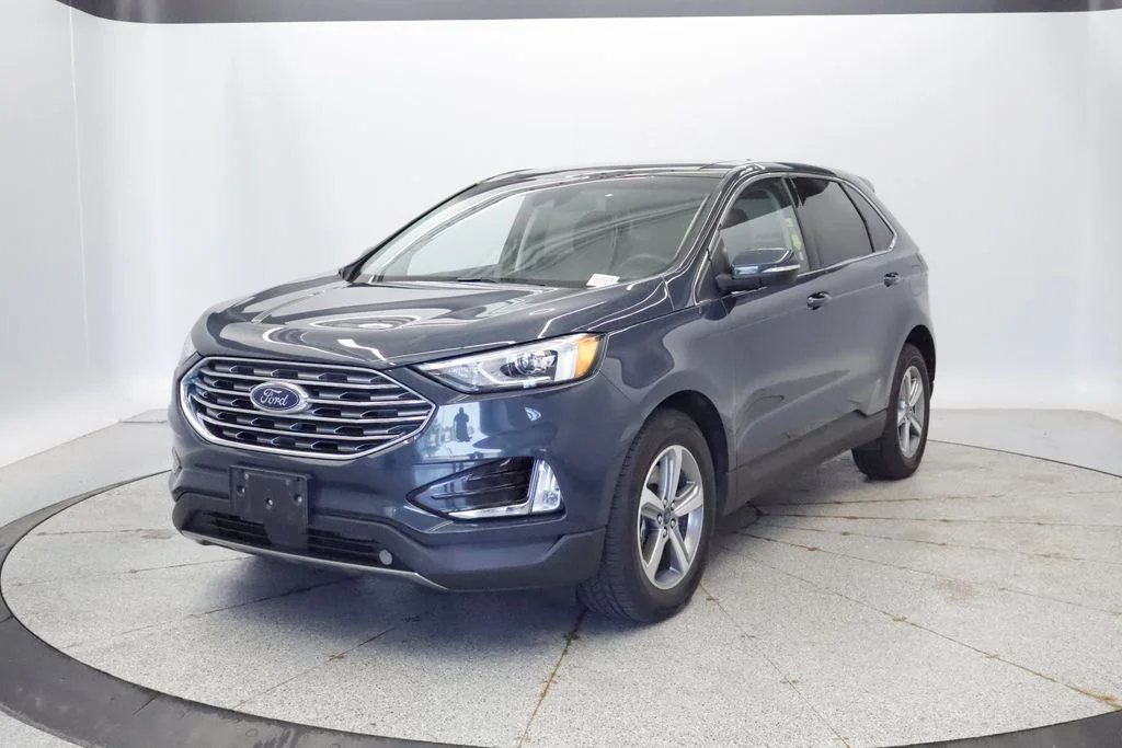 Used 2019 Green Ford SEL image 1