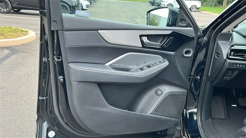 Used 2025  Acura Technology Package image 9