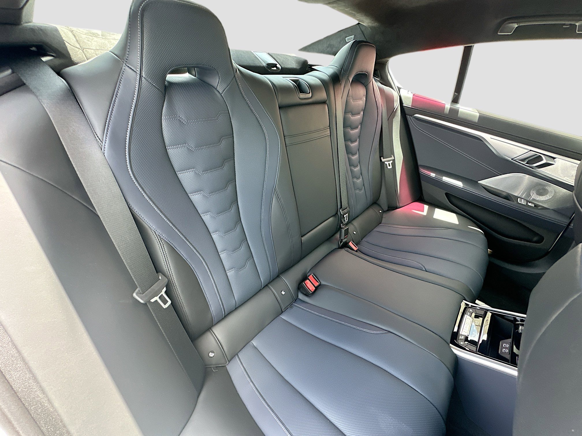 2026 BMW 8 Series M850i - Photo 22