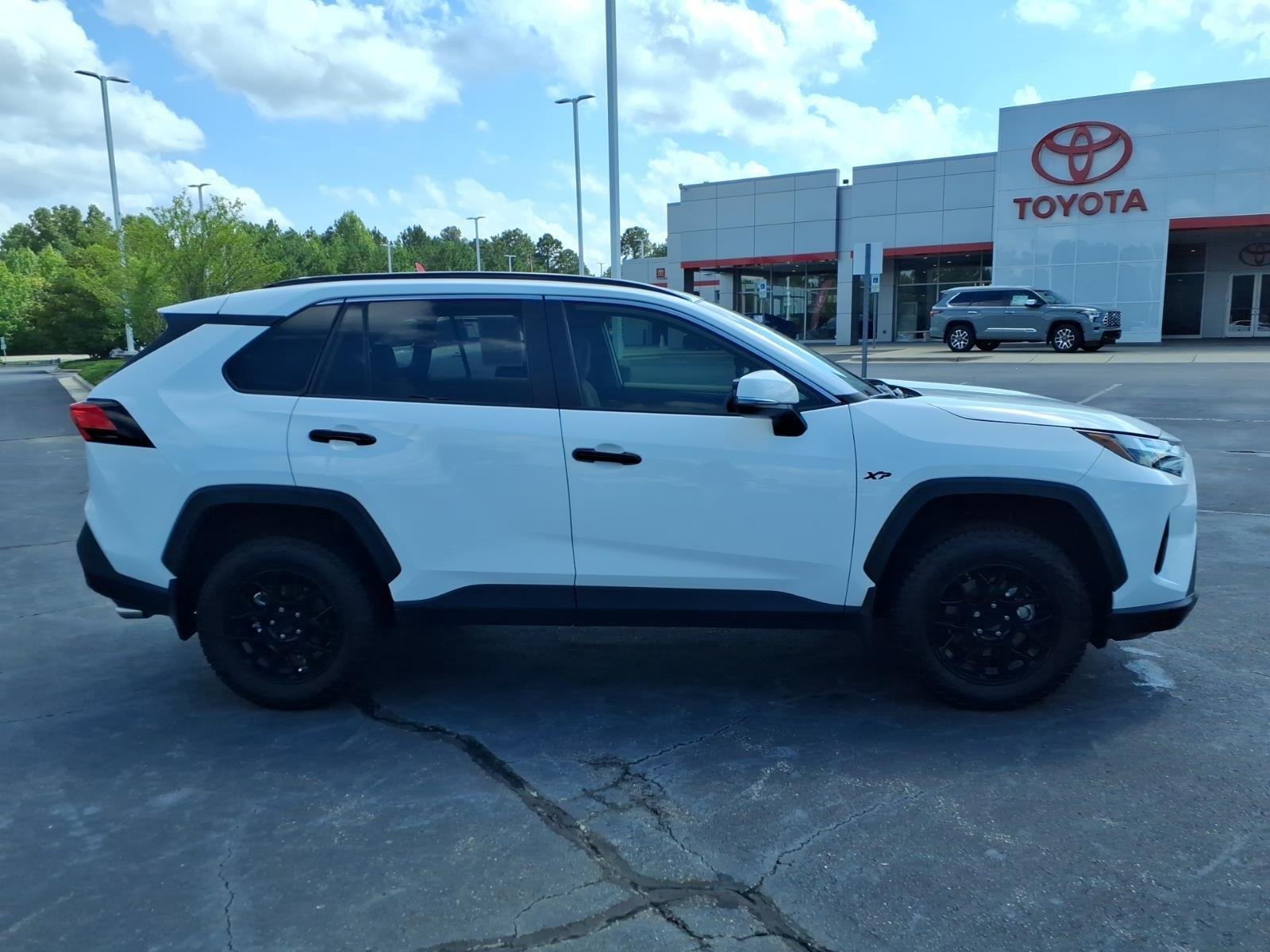 Used 2025 Ice Cap Toyota XLE image 12