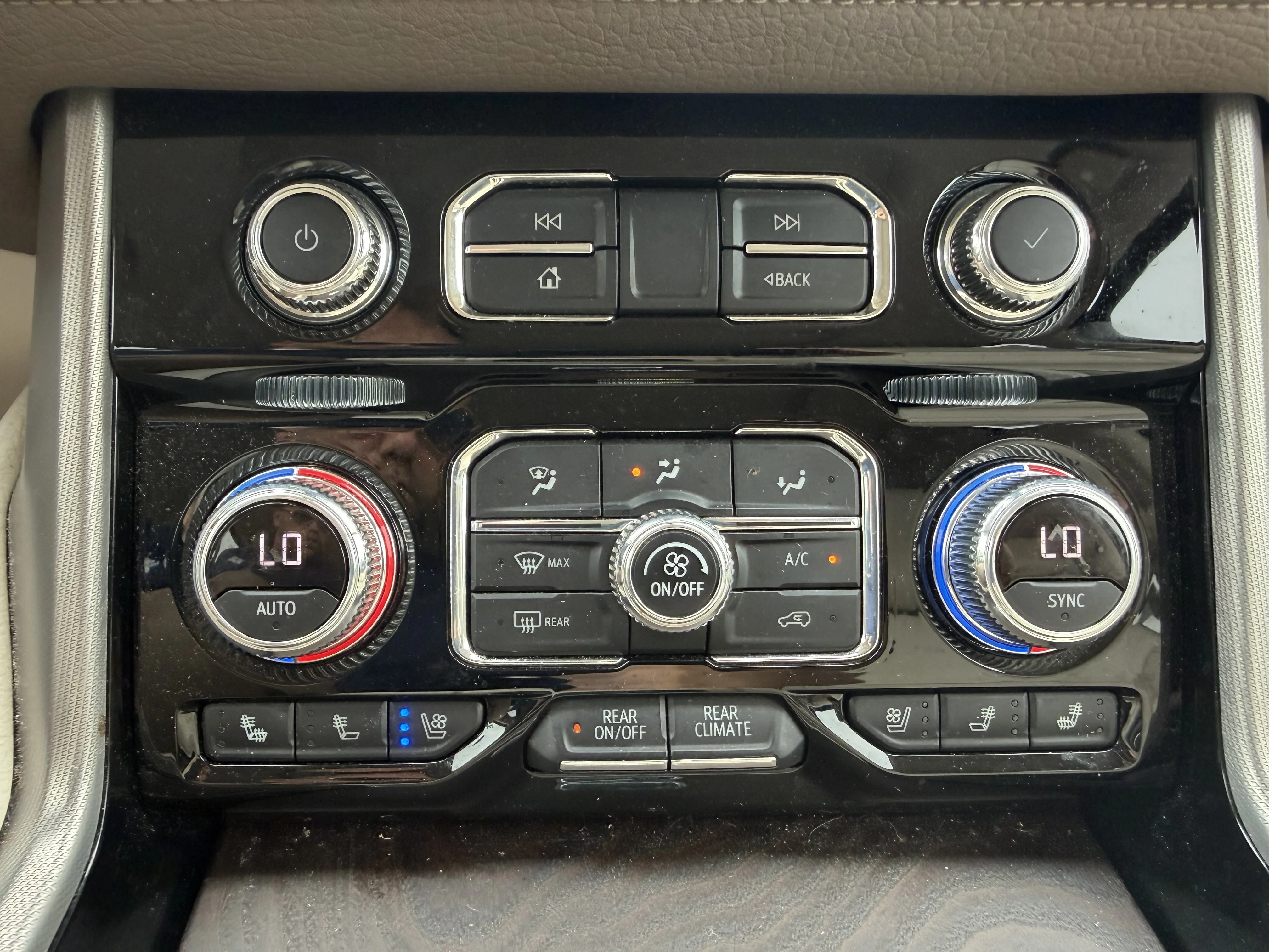 Used 2022 Hunter Metallic GMC Denali image 18