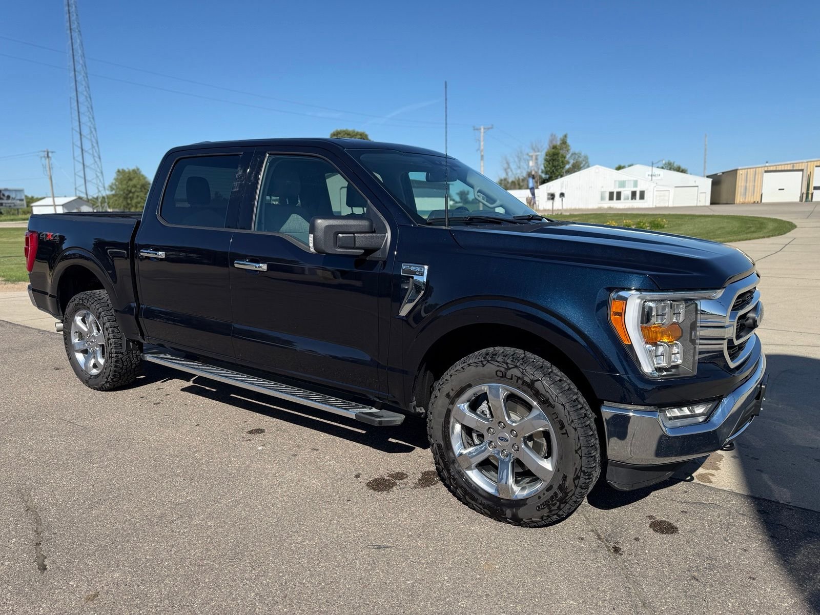 Certified Used 2023 Blue Metallic Ford XLT image 10