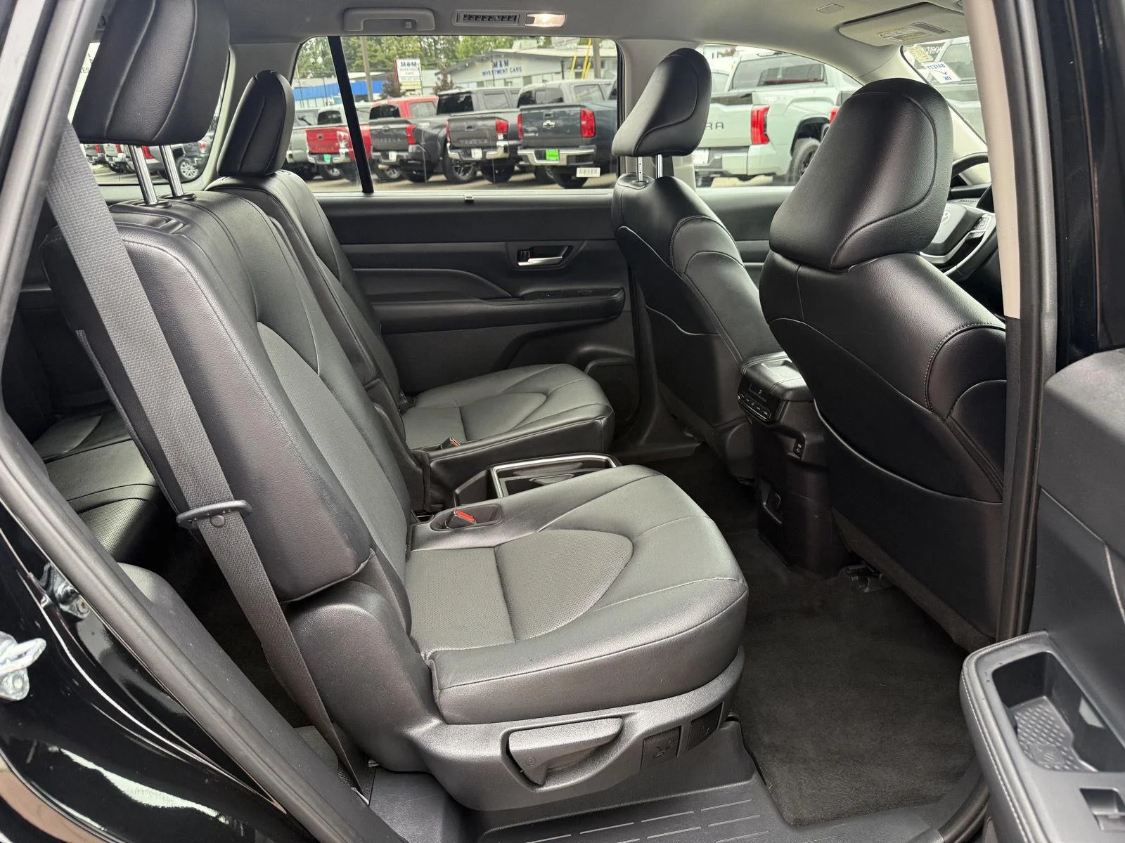 Used 2025 Midnight Black Metallic Toyota XLE image 13