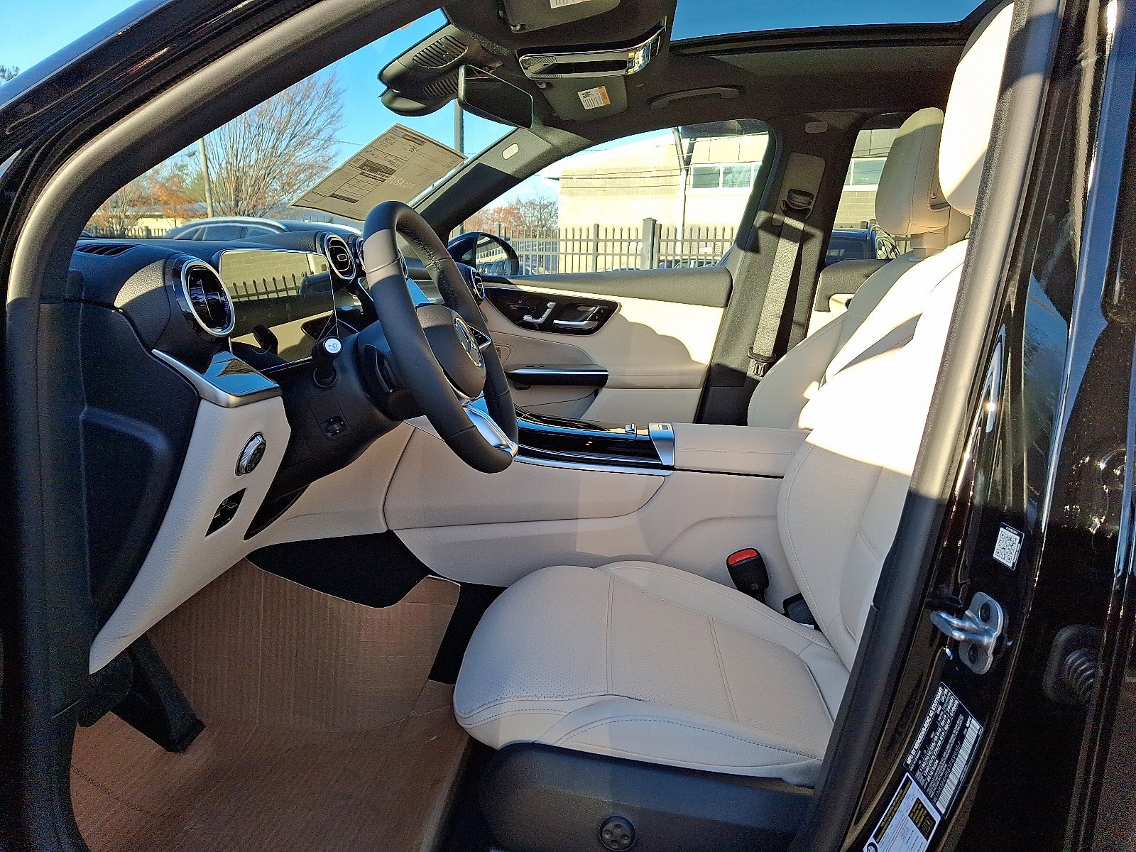 Used 2026 Black Mercedes-Benz GLC 300 image 8