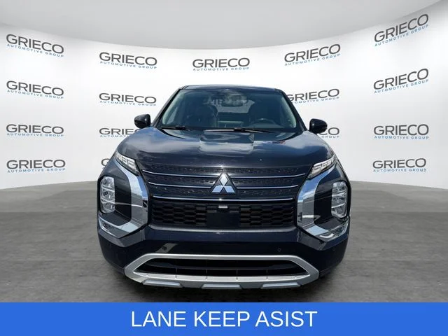 Used 2023 Black Mitsubishi SE image 2