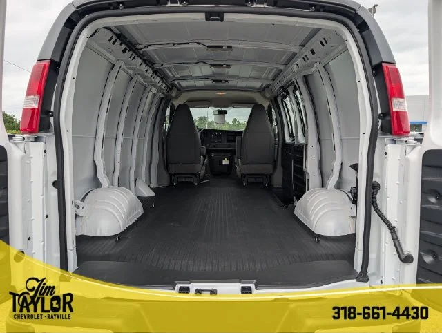 2026 Chevrolet Express Cargo Work Van - Photo 18