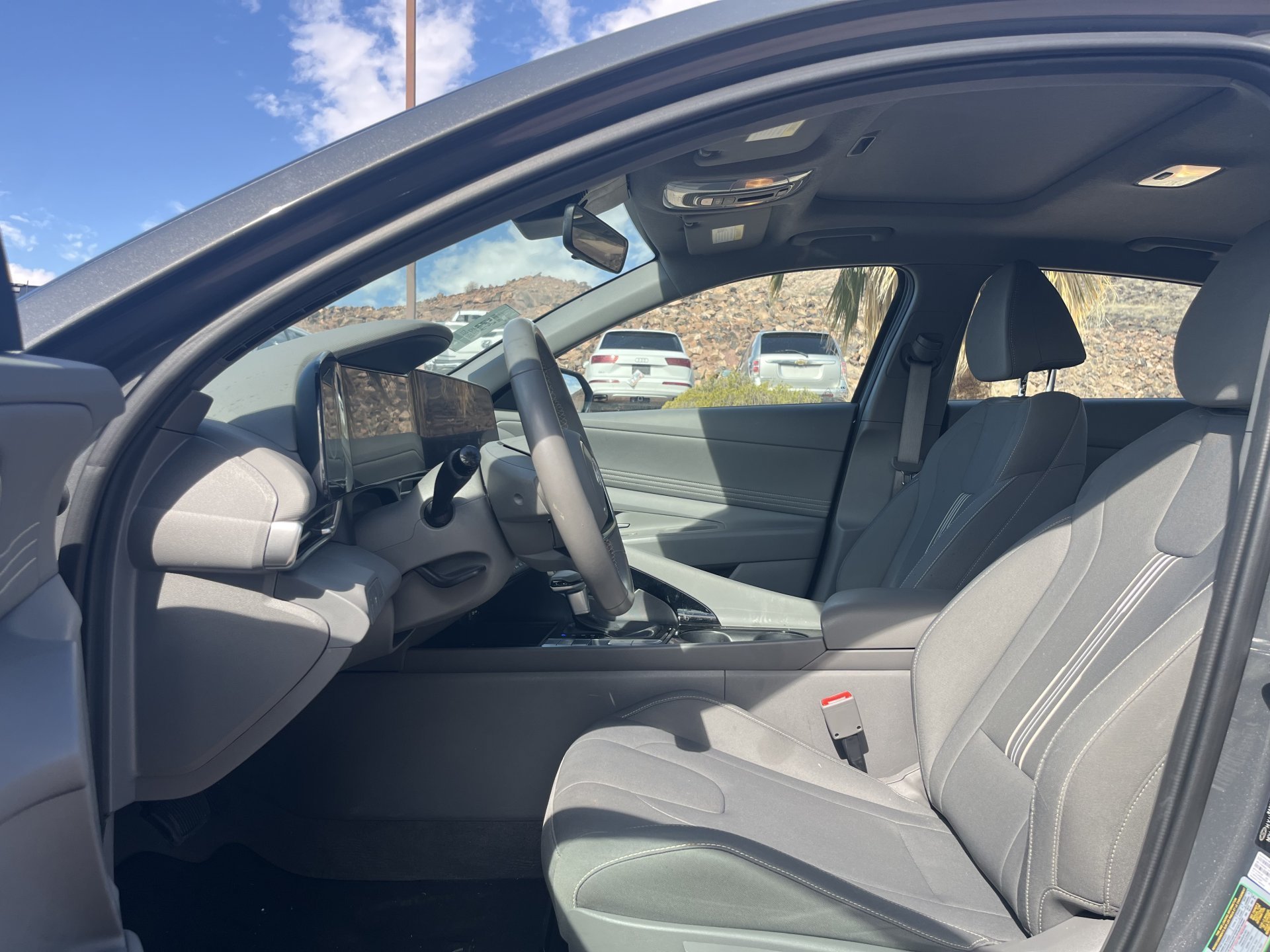 2025 Hyundai Elantra SEL - Photo 11
