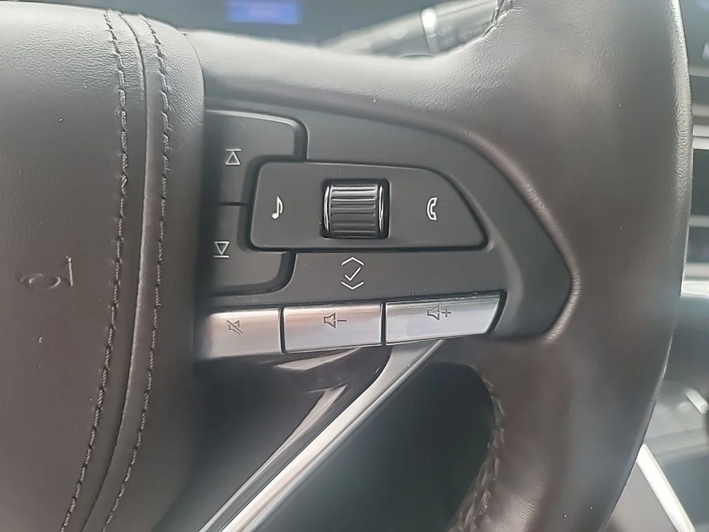 Used 2024 Silver Cadillac Sport Platinum image 25