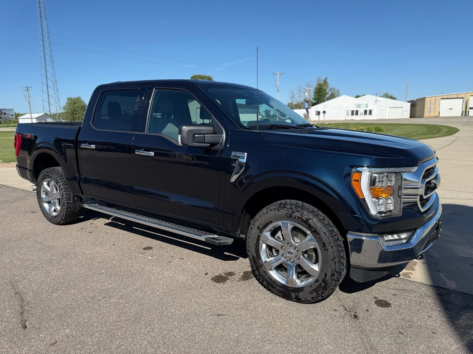 Certified Used 2023 Antimatter Blue Metallic Ford XLT image 10