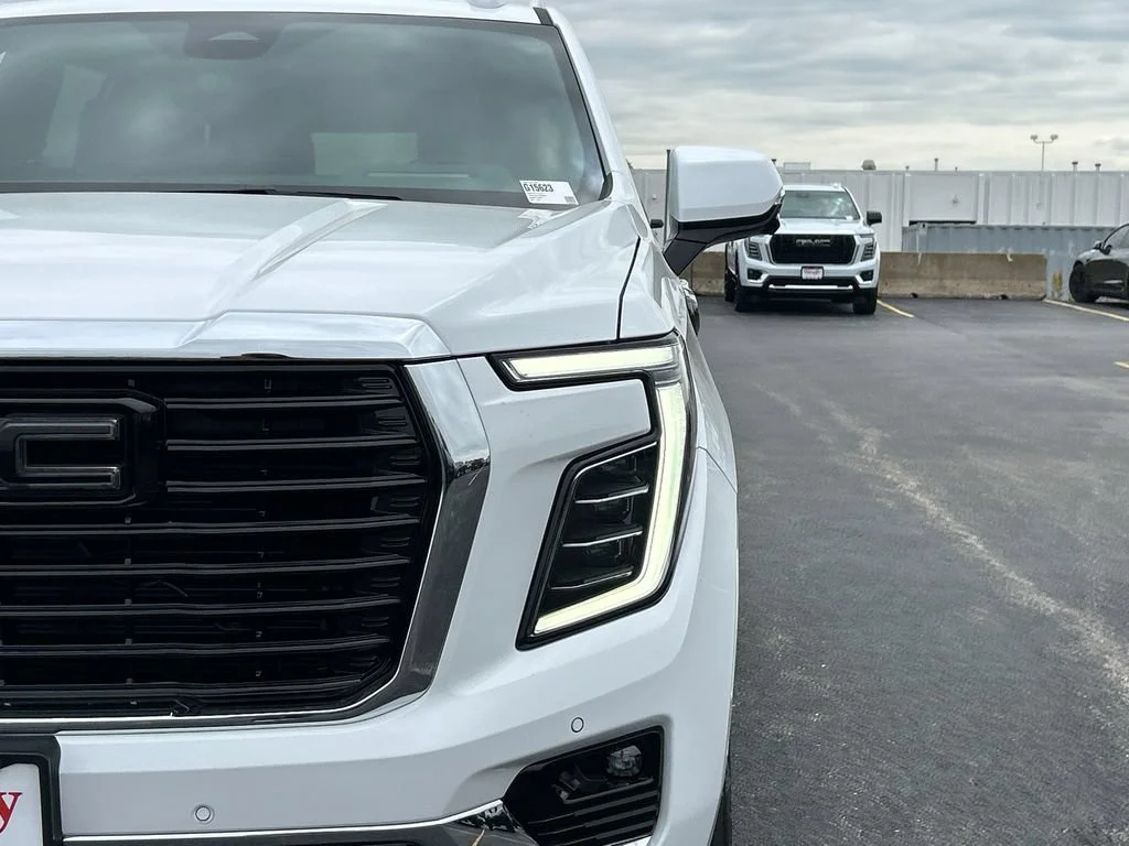 New 2026 Summit White GMC Elevation image 12