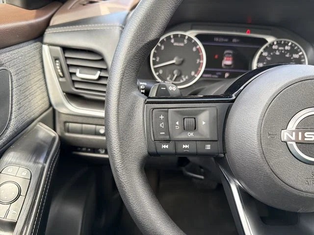 Used 2023 Silver Nissan SV image 26