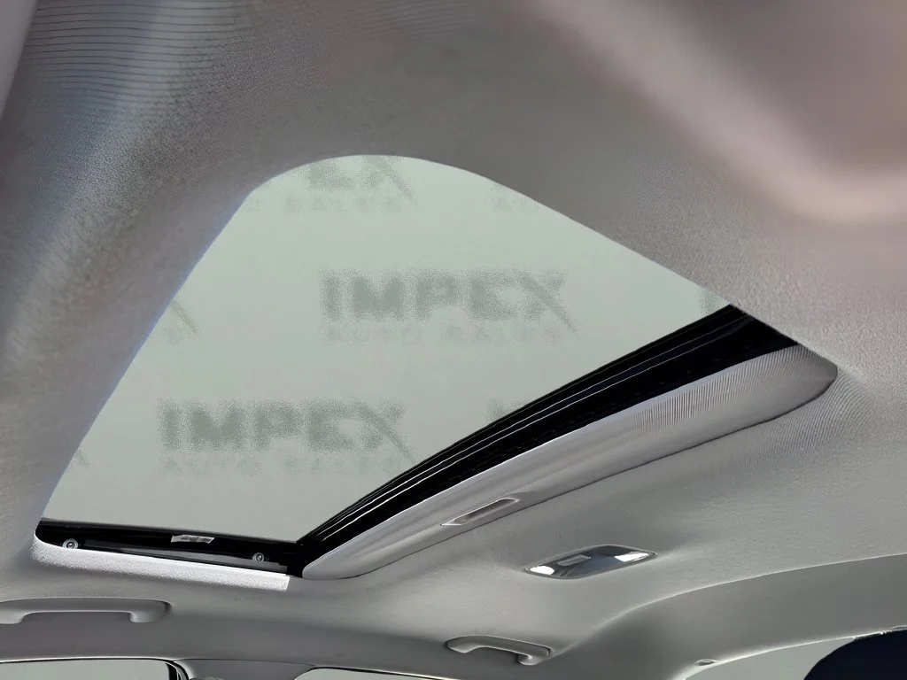 Used 2025 White Hyundai SEL Convenience image 10