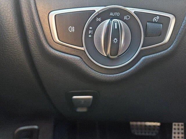 Used 2022 Graphite Grey Metallic Mercedes-Benz GLC 300 image 13