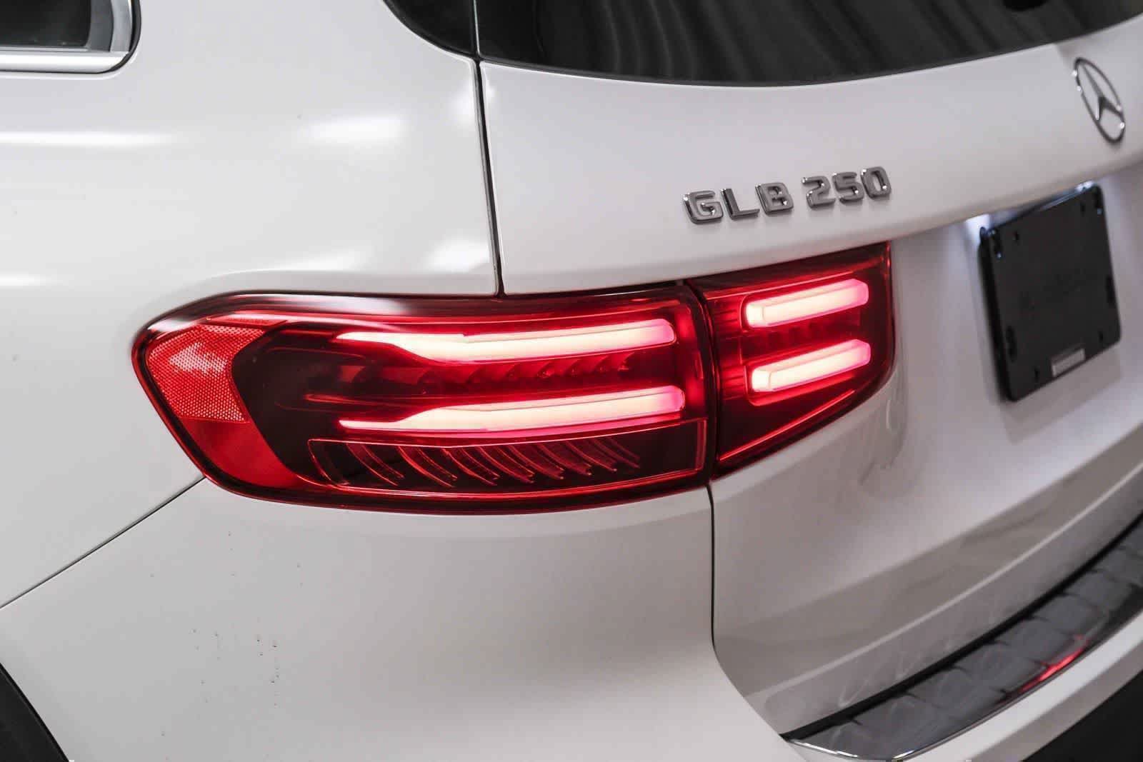New 2026 Polar White Mercedes-Benz GLB 250 image 7
