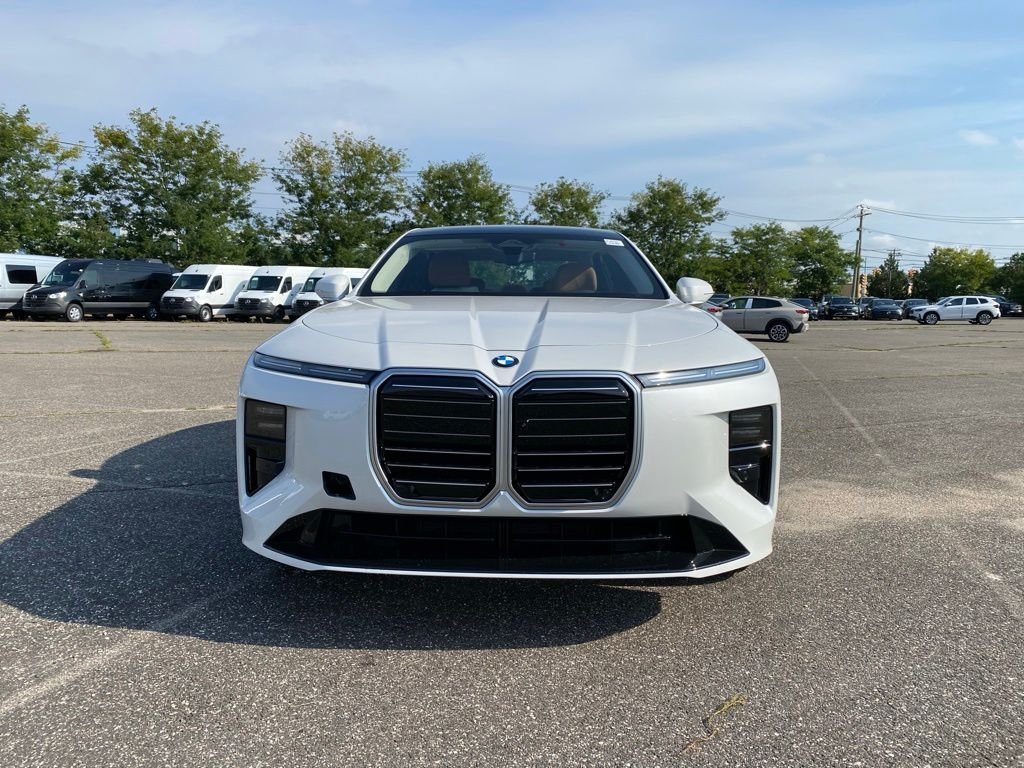 New 2027 Mineral White Metallic BMW 740i xDrive image 2