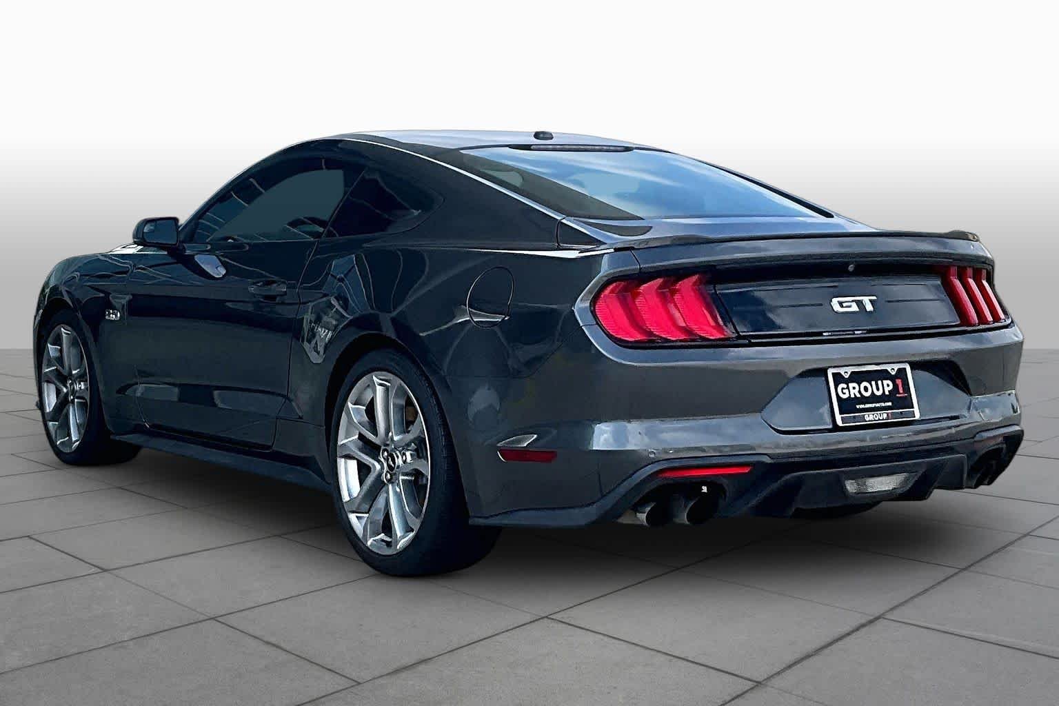 Used 2019 Magnetic Metallic Ford GT Premium image 12