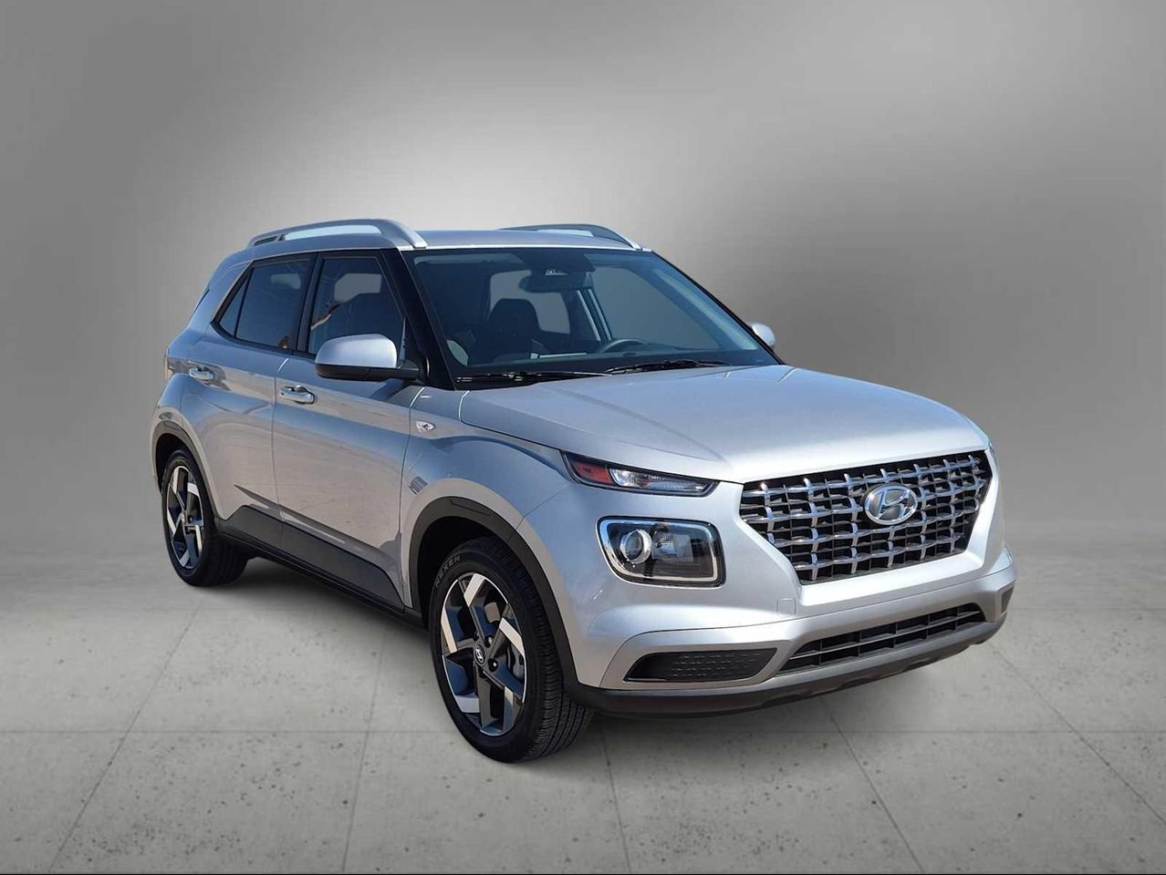 New 2026 Shimmering Silver Hyundai SEL image 2