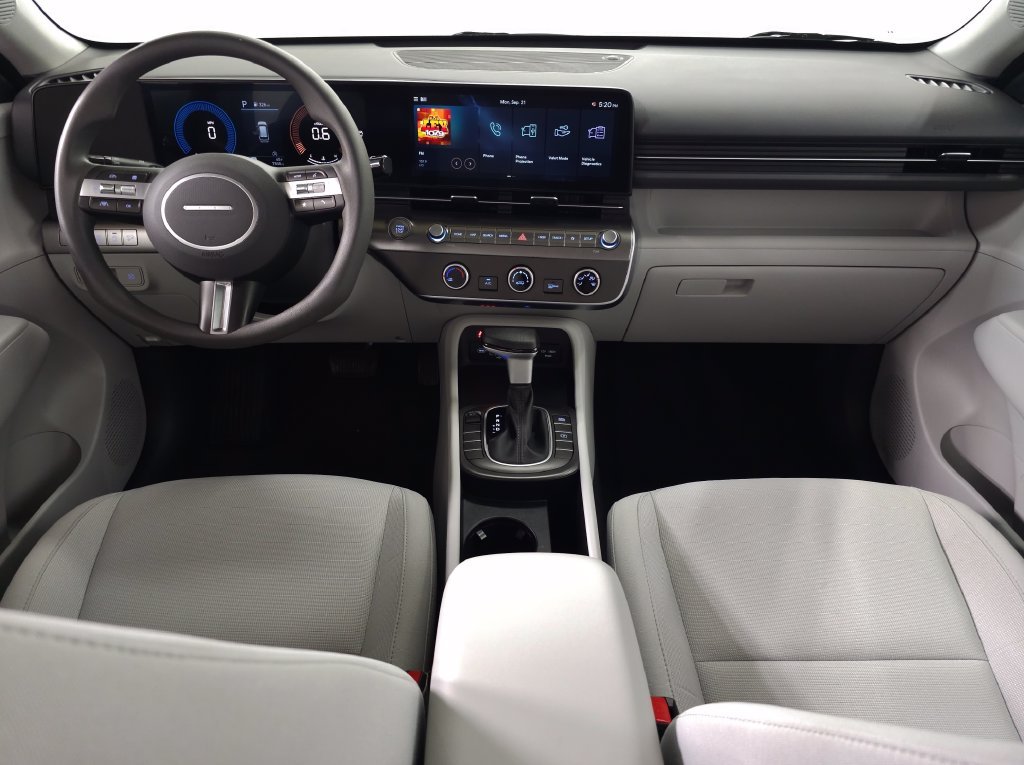2025 Hyundai Kona SE - Photo 14