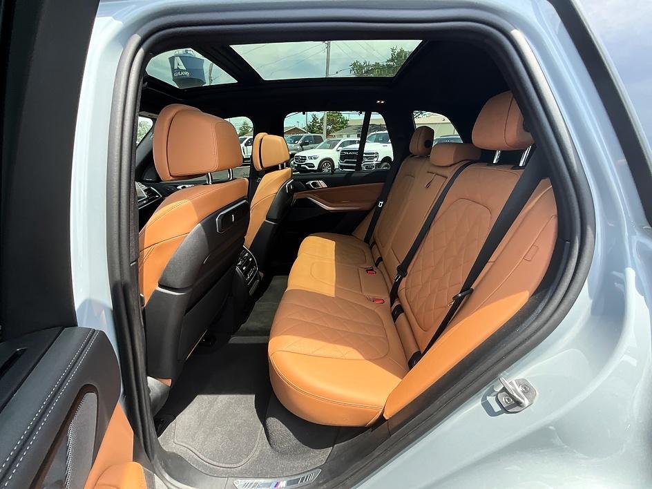 Used 2025 Gray BMW M60i image 28