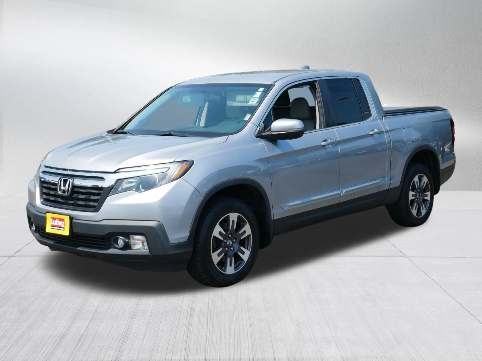 Used 2018 Lunar Silver Metallic Honda RTL image 3