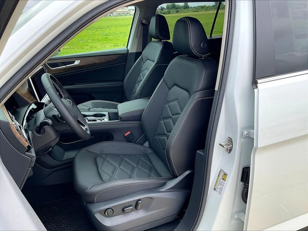 New 2026 White Volkswagen 2.0T SE image 9