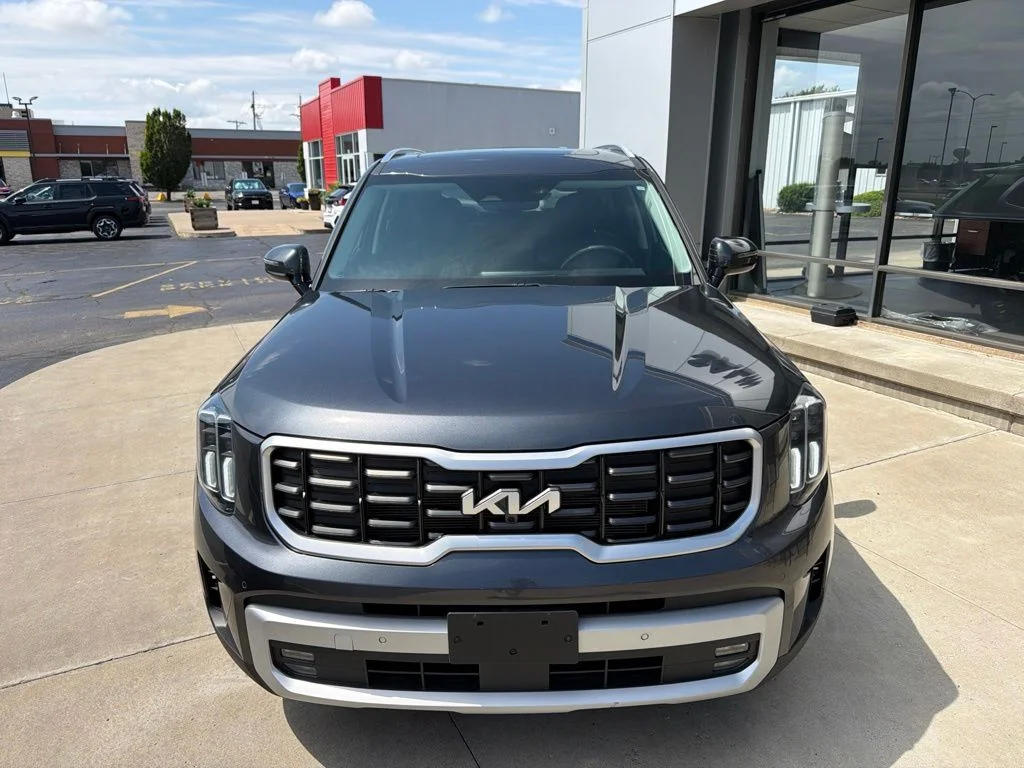 Used 2023 Black Kia SX image 2