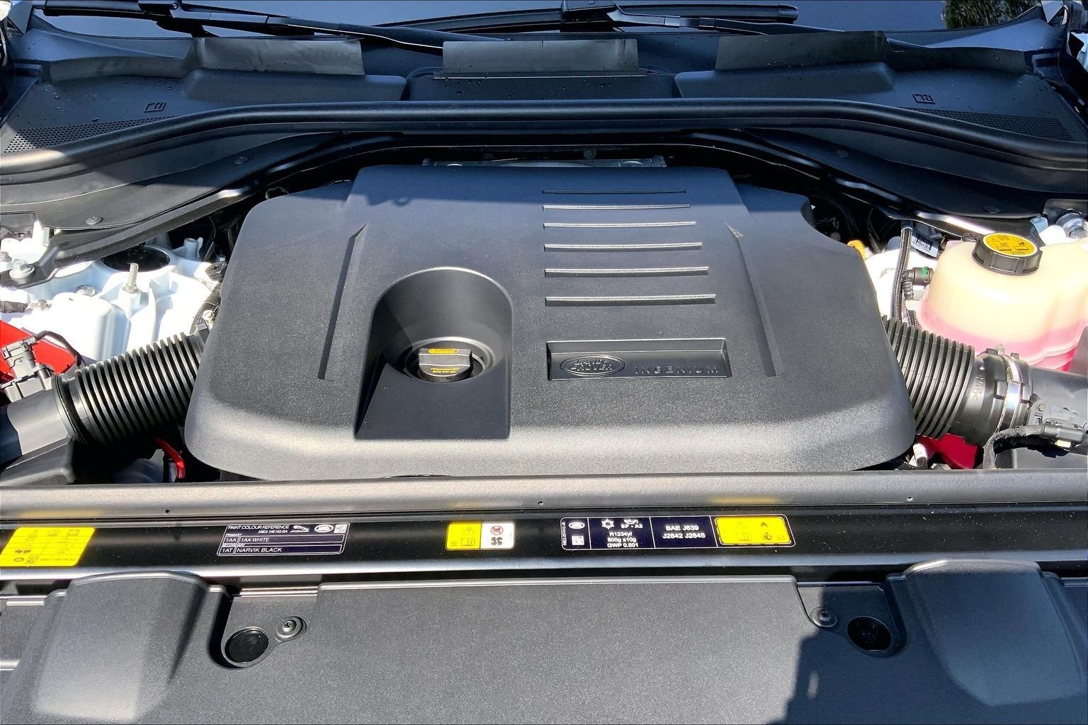 New 2026 Fuji White Land Rover SE image 16