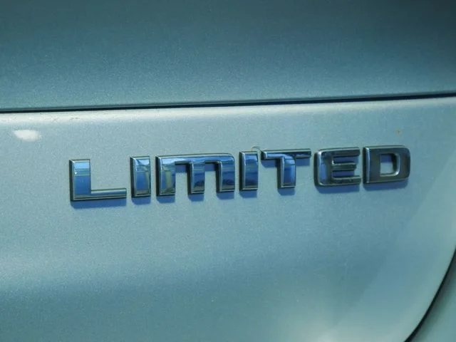 Used 2023 Silver Jeep Limited image 10