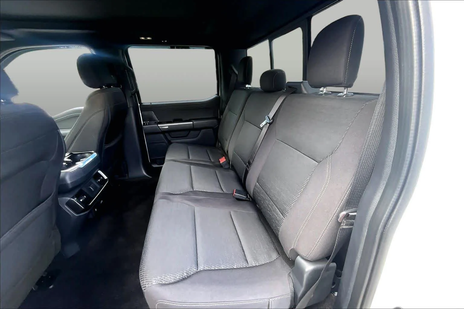 Used 2022 Oxford White Ford XLT image 20
