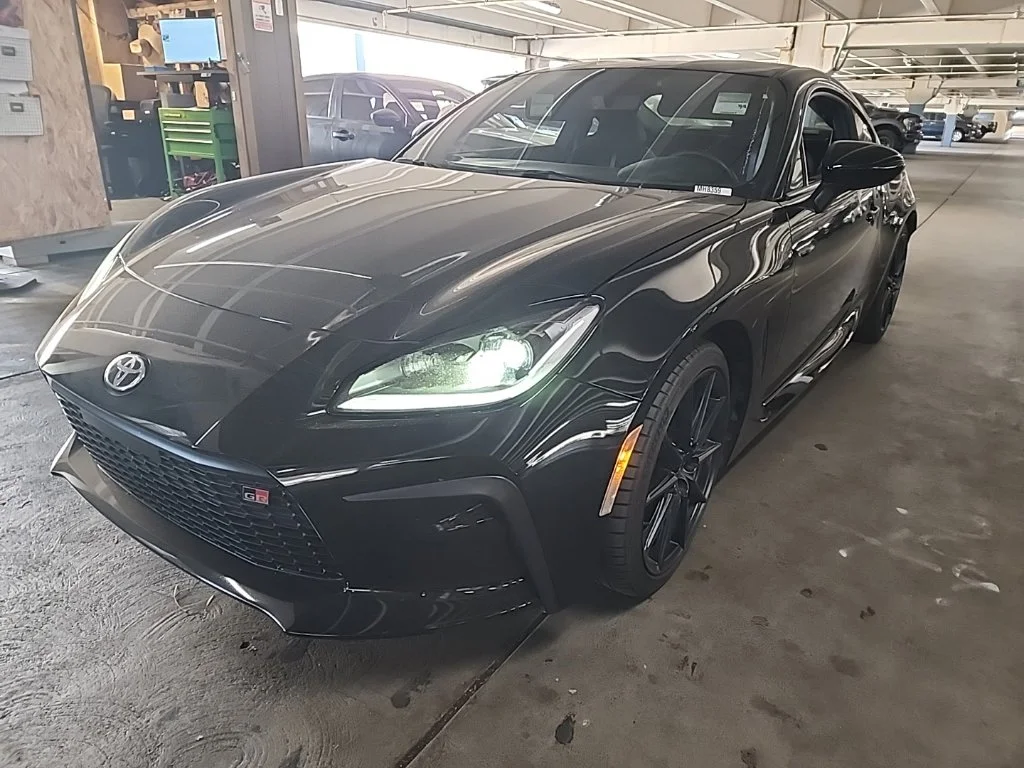 Used 2025  Toyota Premium image 4