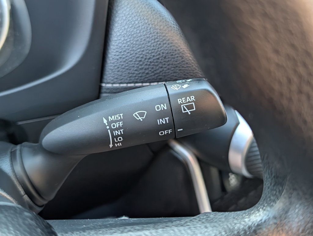 2021 Toyota RAV4 LE - Photo 28